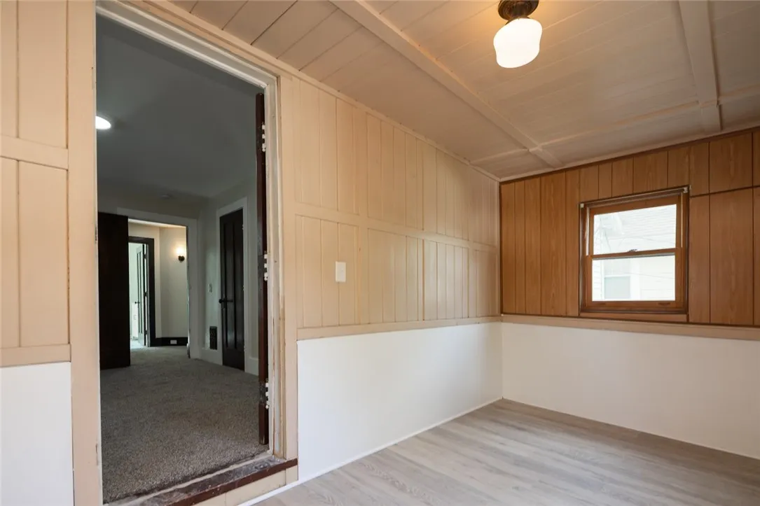 39 Rugby Avenue, Rochester, New York 14619, Rochester, New York 14619, 4 Bedrooms Bedrooms, 7 Rooms Rooms,1 BathroomBathrooms,Residential,For Sale,39 Rugby Avenue, Rochester, New York 14619,R1622992