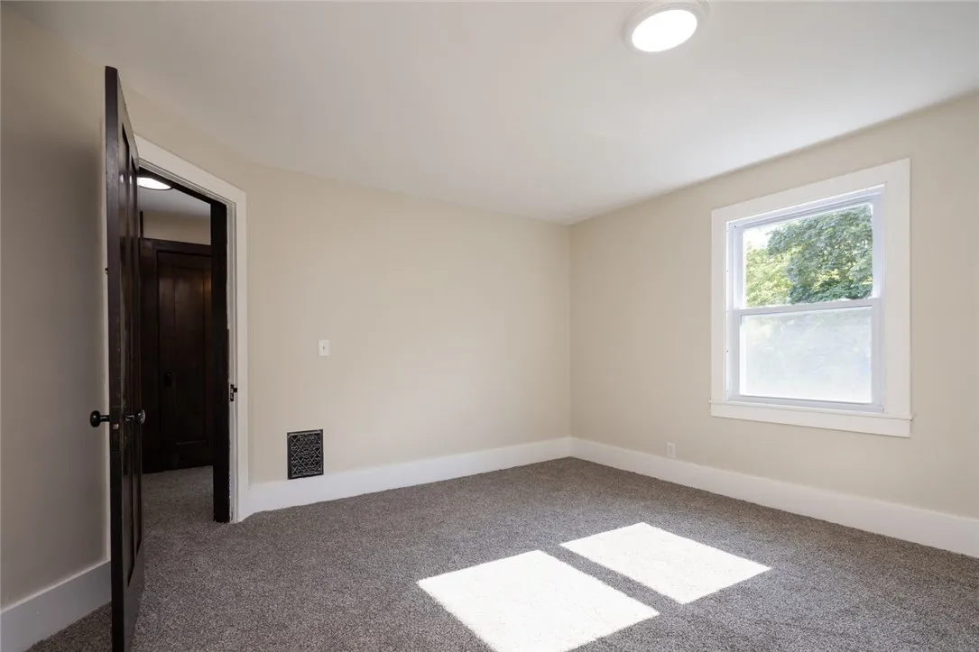 39 Rugby Avenue, Rochester, New York 14619, Rochester, New York 14619, 4 Bedrooms Bedrooms, 7 Rooms Rooms,1 BathroomBathrooms,Residential,For Sale,39 Rugby Avenue, Rochester, New York 14619,R1622992