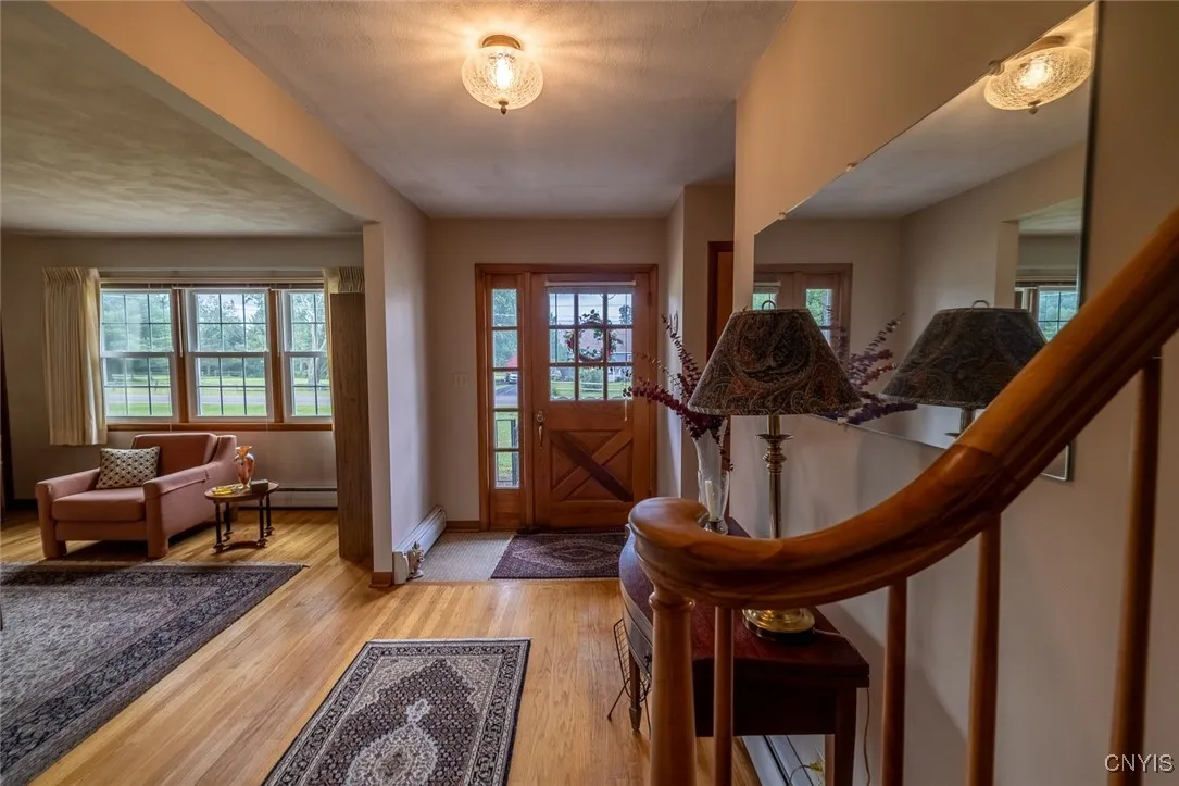 Foyer/Living Room