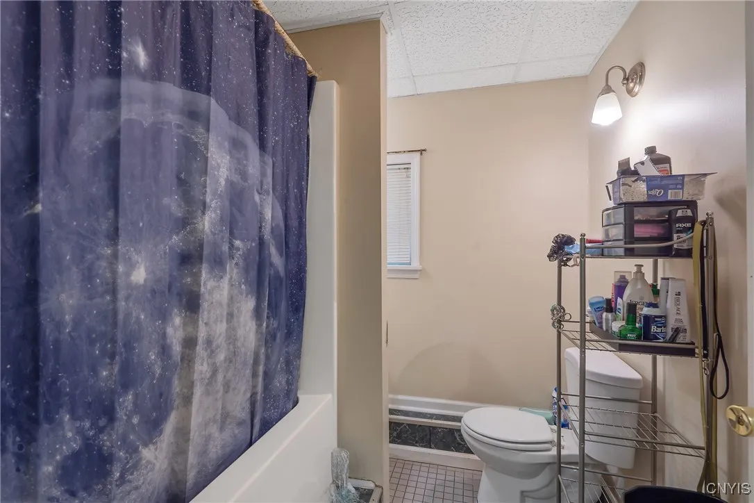 Large bathroom - House 2