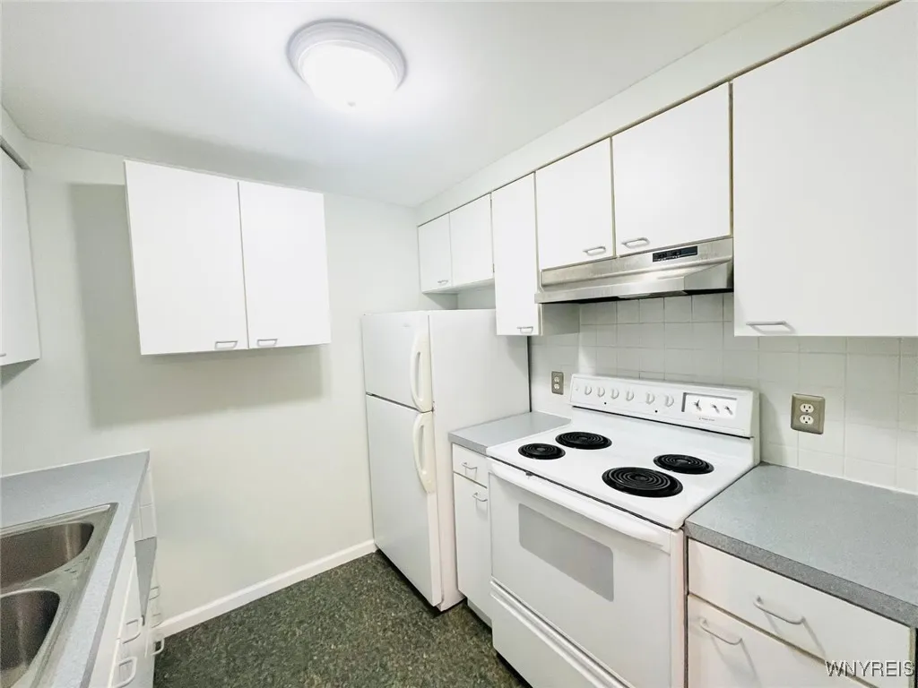 110 Charter Oaks Drive 3, Amherst, New York 14228, Amherst, New York 14228, 1 Bedroom Bedrooms, 4 Rooms Rooms,1 BathroomBathrooms,Residential,For Sale,110 Charter Oaks Drive 3, Amherst, New York 14228,B1623866