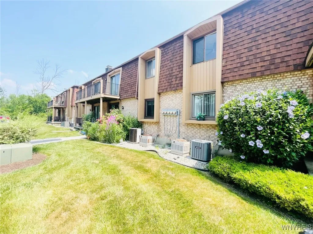 110 Charter Oaks Drive 3, Amherst, New York 14228, Amherst, New York 14228, 1 Bedroom Bedrooms, 4 Rooms Rooms,1 BathroomBathrooms,Residential,For Sale,110 Charter Oaks Drive 3, Amherst, New York 14228,B1623866
