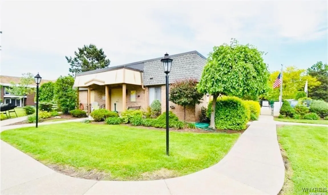 110 Charter Oaks Drive 3, Amherst, New York 14228, Amherst, New York 14228, 1 Bedroom Bedrooms, 4 Rooms Rooms,1 BathroomBathrooms,Residential,For Sale,110 Charter Oaks Drive 3, Amherst, New York 14228,B1623866