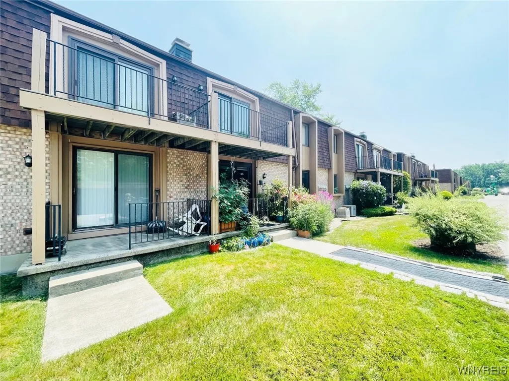 110 Charter Oaks Drive 3, Amherst, New York 14228, Amherst, New York 14228, 1 Bedroom Bedrooms, 4 Rooms Rooms,1 BathroomBathrooms,Residential,For Sale,110 Charter Oaks Drive 3, Amherst, New York 14228,B1623866