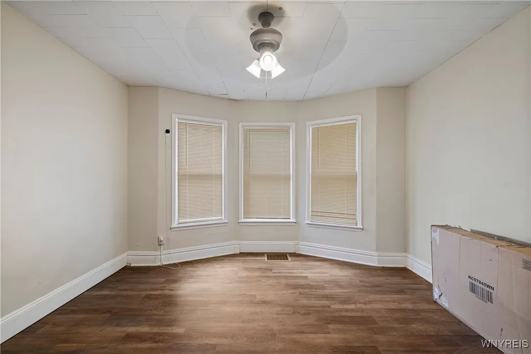 628 25th Street, Niagara Falls, New York 14301, Niagara Falls, New York 14301, 5 Bedrooms Bedrooms, 8 Rooms Rooms,2 BathroomsBathrooms,Residential,For Sale,628 25th Street, Niagara Falls, New York 14301,B1623868