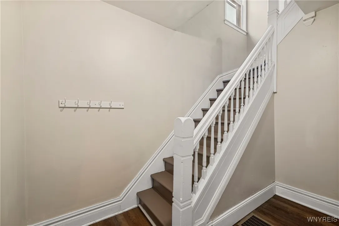 628 25th Street, Niagara Falls, New York 14301, Niagara Falls, New York 14301, 5 Bedrooms Bedrooms, 8 Rooms Rooms,2 BathroomsBathrooms,Residential,For Sale,628 25th Street, Niagara Falls, New York 14301,B1623868