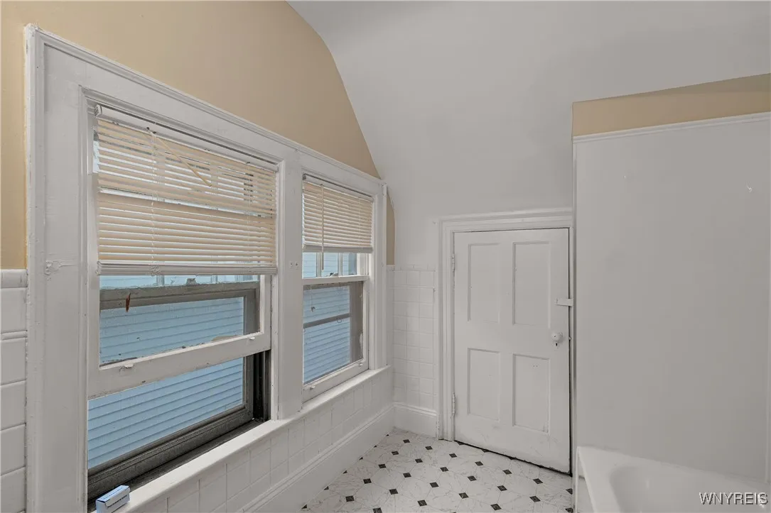 628 25th Street, Niagara Falls, New York 14301, Niagara Falls, New York 14301, 5 Bedrooms Bedrooms, 8 Rooms Rooms,2 BathroomsBathrooms,Residential,For Sale,628 25th Street, Niagara Falls, New York 14301,B1623868