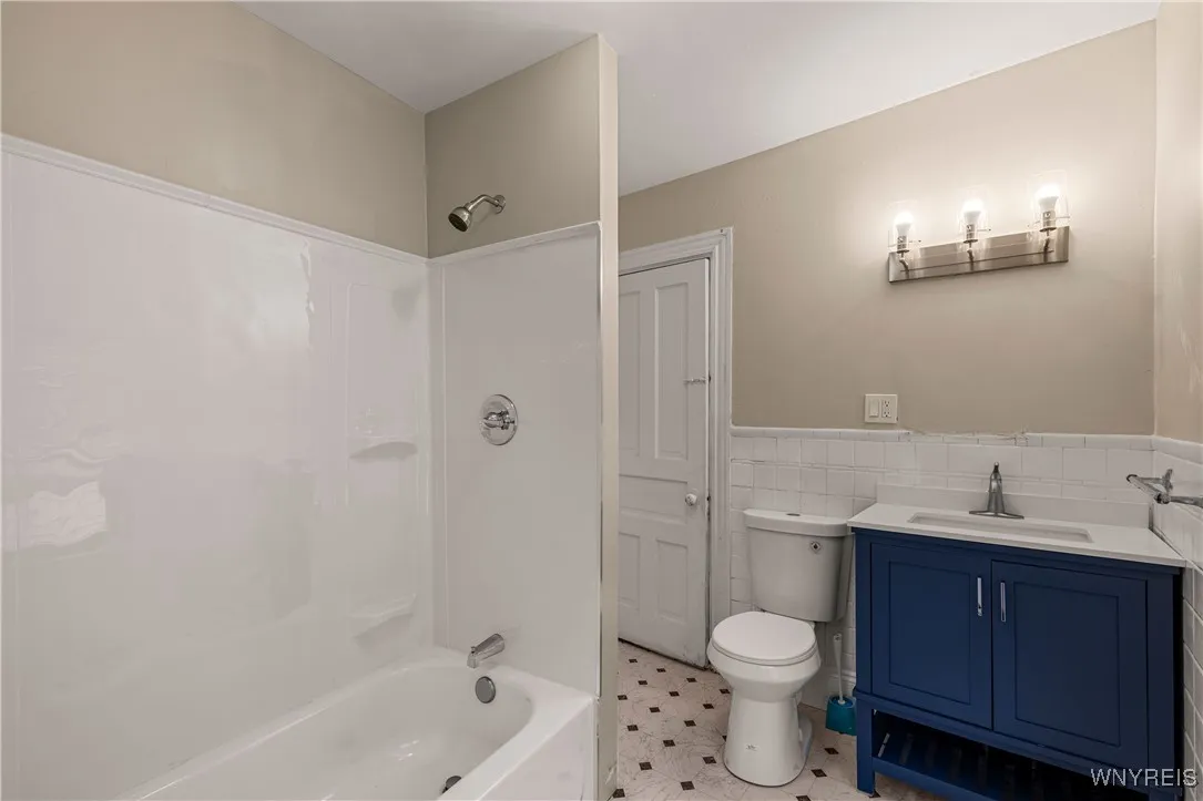 628 25th Street, Niagara Falls, New York 14301, Niagara Falls, New York 14301, 5 Bedrooms Bedrooms, 8 Rooms Rooms,2 BathroomsBathrooms,Residential,For Sale,628 25th Street, Niagara Falls, New York 14301,B1623868