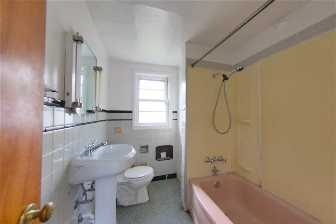 21 Linden Street, Livonia, New York 14487, Livonia, New York 14487, 4 Bedrooms Bedrooms, ,2 BathroomsBathrooms,Residential,For Sale,21 Linden Street, Livonia, New York 14487,R1623843