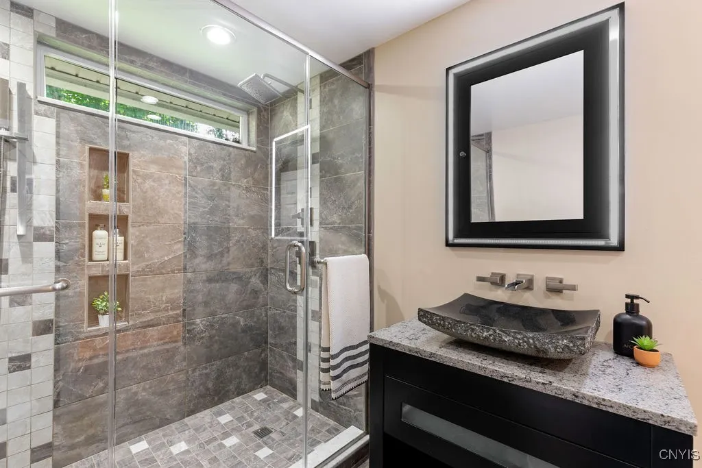 2nd Full Bathroom.