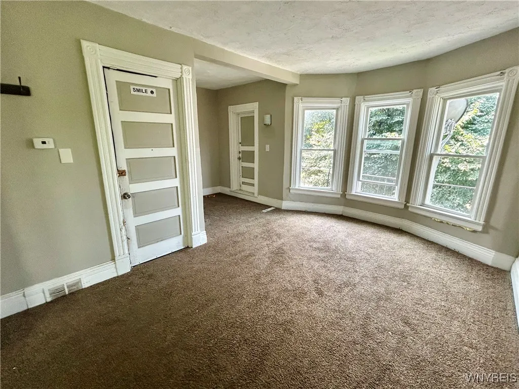 499 West Avenue Upper, Buffalo, New York 14213, Buffalo, New York 14213, 3 Bedrooms Bedrooms, 8 Rooms Rooms,1 BathroomBathrooms,Residential Lease,For Rent,499 West Avenue Upper, Buffalo, New York 14213,B1623883