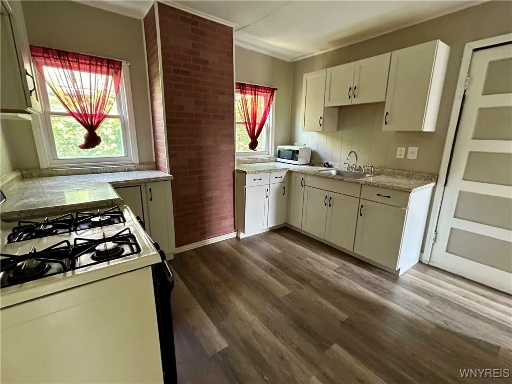 499 West Avenue Upper, Buffalo, New York 14213, Buffalo, New York 14213, 3 Bedrooms Bedrooms, 8 Rooms Rooms,1 BathroomBathrooms,Residential Lease,For Rent,499 West Avenue Upper, Buffalo, New York 14213,B1623883