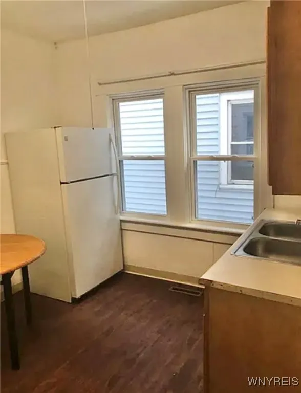 Lower Kitchen-2