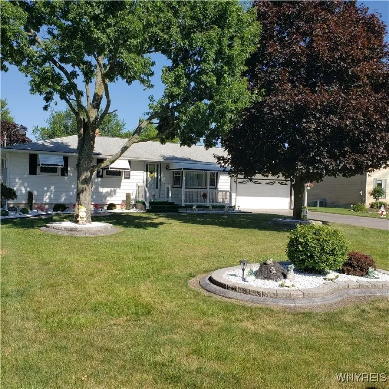 6717 Errick Road, Wheatfield, New York 14120, Wheatfield, New York 14120, 3 Bedrooms Bedrooms, 5 Rooms Rooms,2 BathroomsBathrooms,Residential,For Sale,6717 Errick Road, Wheatfield, New York 14120,0,B1623645