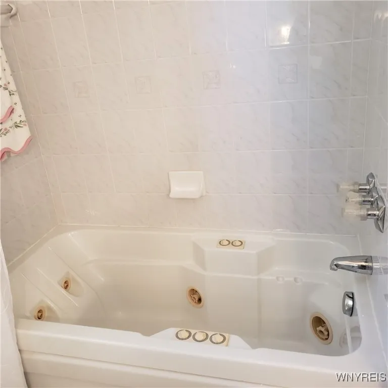 6717 Errick Road, Wheatfield, New York 14120, Wheatfield, New York 14120, 3 Bedrooms Bedrooms, 5 Rooms Rooms,2 BathroomsBathrooms,Residential,For Sale,6717 Errick Road, Wheatfield, New York 14120,0,B1623645