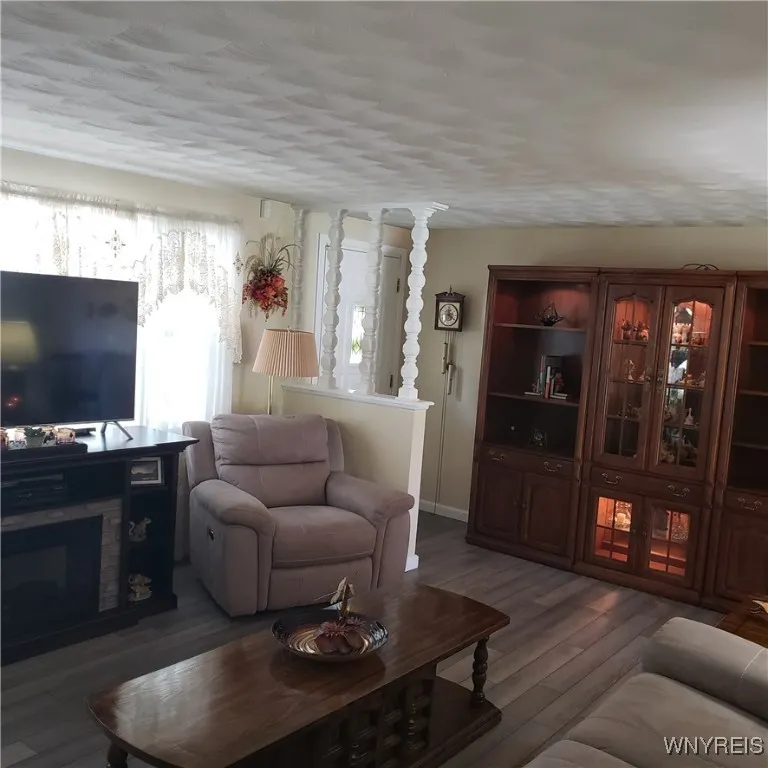 6717 Errick Road, Wheatfield, New York 14120, Wheatfield, New York 14120, 3 Bedrooms Bedrooms, 5 Rooms Rooms,2 BathroomsBathrooms,Residential,For Sale,6717 Errick Road, Wheatfield, New York 14120,B1623645