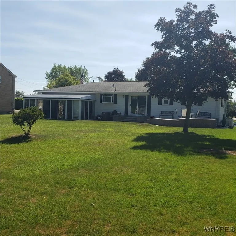 6717 Errick Road, Wheatfield, New York 14120, Wheatfield, New York 14120, 3 Bedrooms Bedrooms, 5 Rooms Rooms,2 BathroomsBathrooms,Residential,For Sale,6717 Errick Road, Wheatfield, New York 14120,B1623645