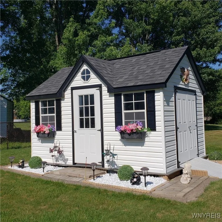 6717 Errick Road, Wheatfield, New York 14120, Wheatfield, New York 14120, 3 Bedrooms Bedrooms, 5 Rooms Rooms,2 BathroomsBathrooms,Residential,For Sale,6717 Errick Road, Wheatfield, New York 14120,B1623645
