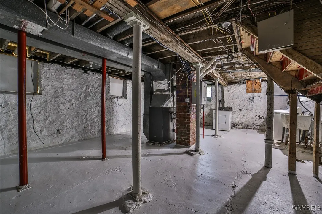 47 Heath Street, Buffalo, New York 14214, Buffalo, New York 14214, 5 Bedrooms Bedrooms, 8 Rooms Rooms,1 BathroomBathrooms,Residential,For Sale,47 Heath Street, Buffalo, New York 14214,B1623153