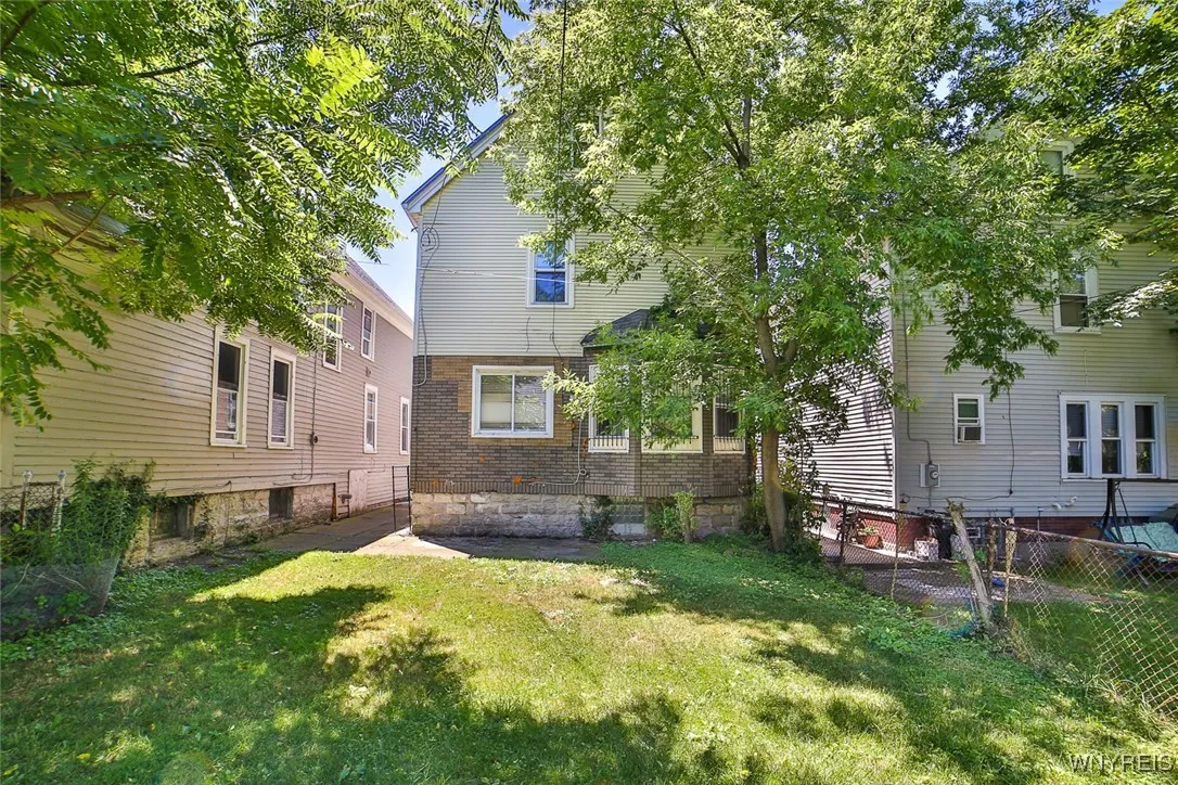 47 Heath Street, Buffalo, New York 14214, Buffalo, New York 14214, 5 Bedrooms Bedrooms, 8 Rooms Rooms,1 BathroomBathrooms,Residential,For Sale,47 Heath Street, Buffalo, New York 14214,B1623153