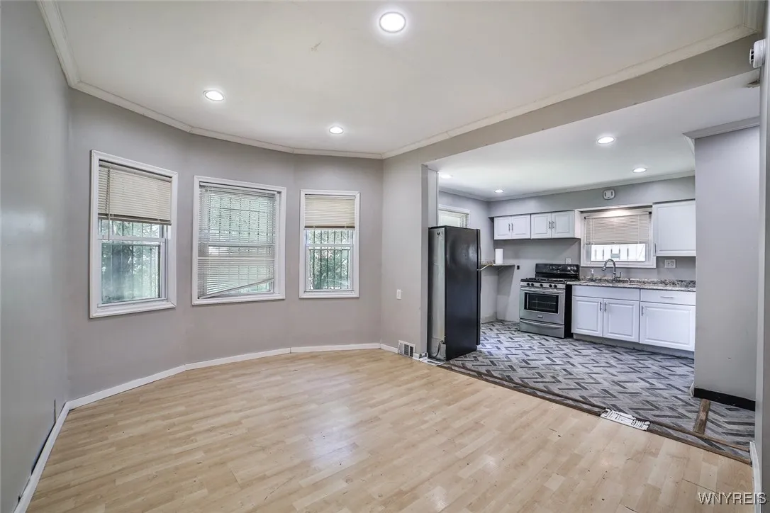 47 Heath Street, Buffalo, New York 14214, Buffalo, New York 14214, 5 Bedrooms Bedrooms, 8 Rooms Rooms,1 BathroomBathrooms,Residential,For Sale,47 Heath Street, Buffalo, New York 14214,B1623153