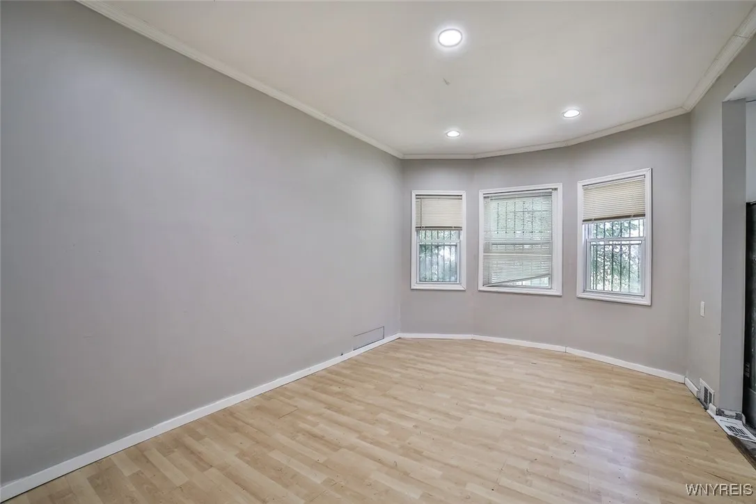 47 Heath Street, Buffalo, New York 14214, Buffalo, New York 14214, 5 Bedrooms Bedrooms, 8 Rooms Rooms,1 BathroomBathrooms,Residential,For Sale,47 Heath Street, Buffalo, New York 14214,B1623153