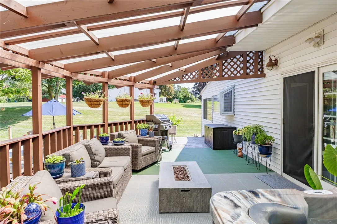 380 Basket Road, Webster, New York 14580, Webster, New York 14580, 4 Bedrooms Bedrooms, 10 Rooms Rooms,2 BathroomsBathrooms,Residential,For Sale,380 Basket Road, Webster, New York 14580,R1622137
