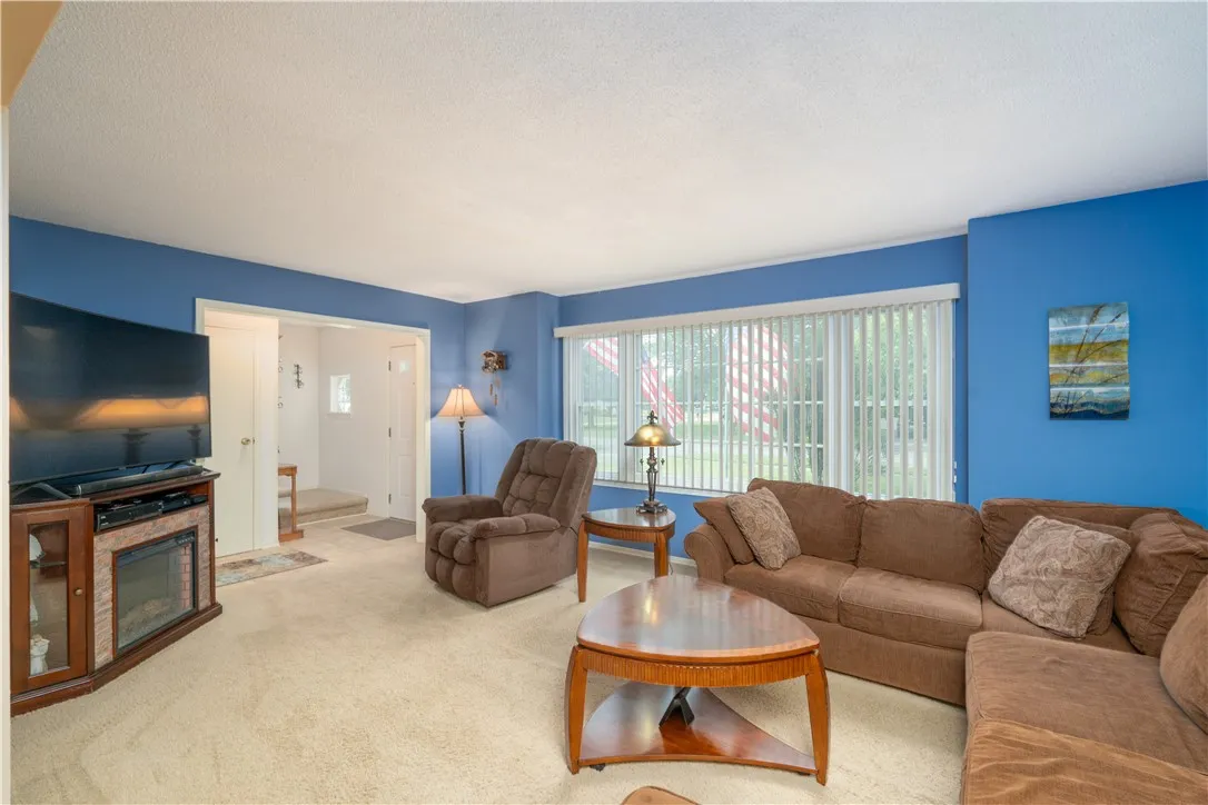 30 Rusty Lane, Greece, New York 14626, Greece, New York 14626, 4 Bedrooms Bedrooms, 7 Rooms Rooms,1 BathroomBathrooms,Residential,For Sale,30 Rusty Lane, Greece, New York 14626,R1623754