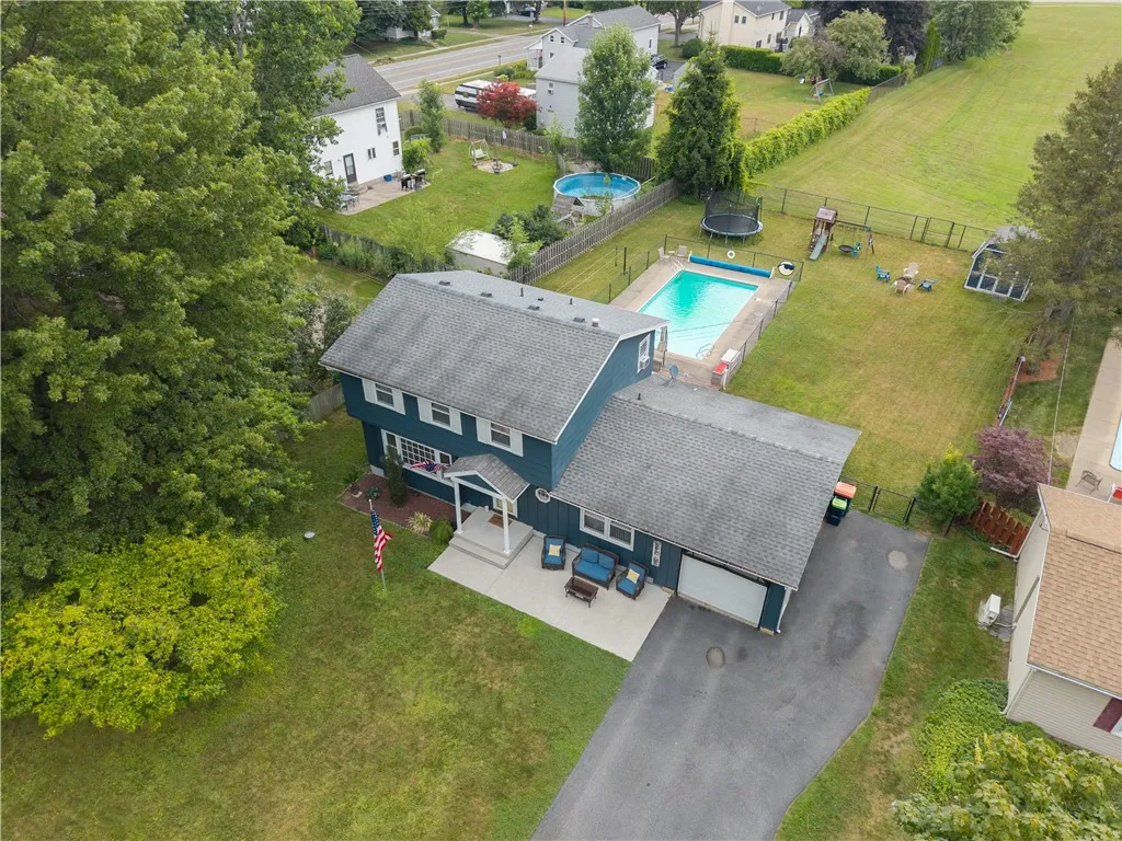 30 Rusty Lane, Greece, New York 14626, Greece, New York 14626, 4 Bedrooms Bedrooms, 7 Rooms Rooms,1 BathroomBathrooms,Residential,For Sale,30 Rusty Lane, Greece, New York 14626,R1623754
