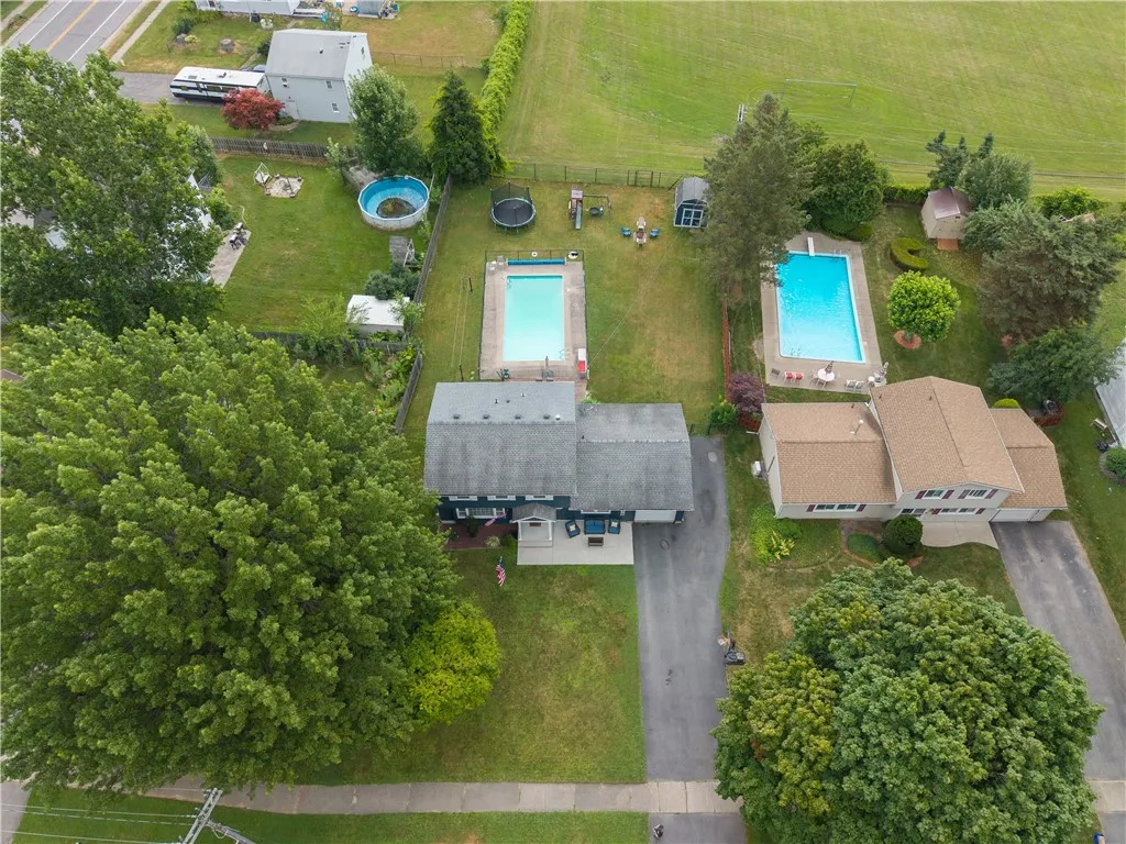 30 Rusty Lane, Greece, New York 14626, Greece, New York 14626, 4 Bedrooms Bedrooms, 7 Rooms Rooms,1 BathroomBathrooms,Residential,For Sale,30 Rusty Lane, Greece, New York 14626,R1623754