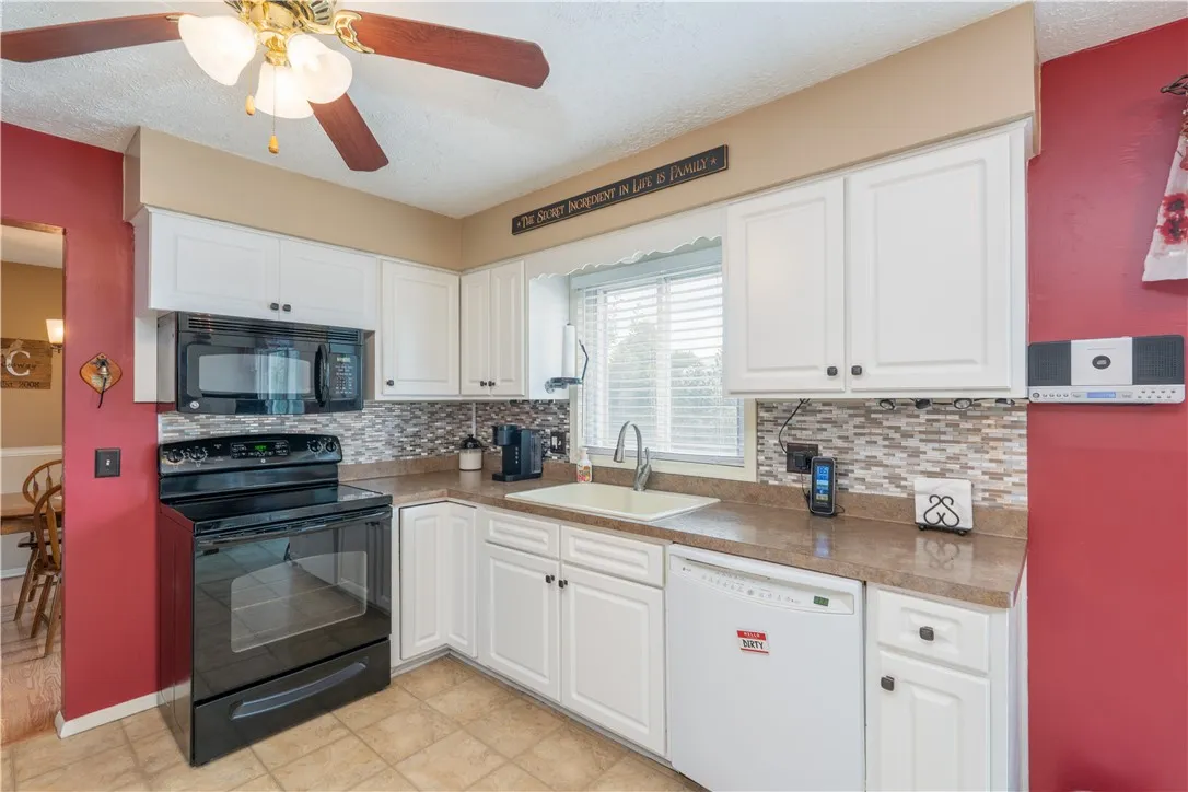 30 Rusty Lane, Greece, New York 14626, Greece, New York 14626, 4 Bedrooms Bedrooms, 7 Rooms Rooms,1 BathroomBathrooms,Residential,For Sale,30 Rusty Lane, Greece, New York 14626,R1623754