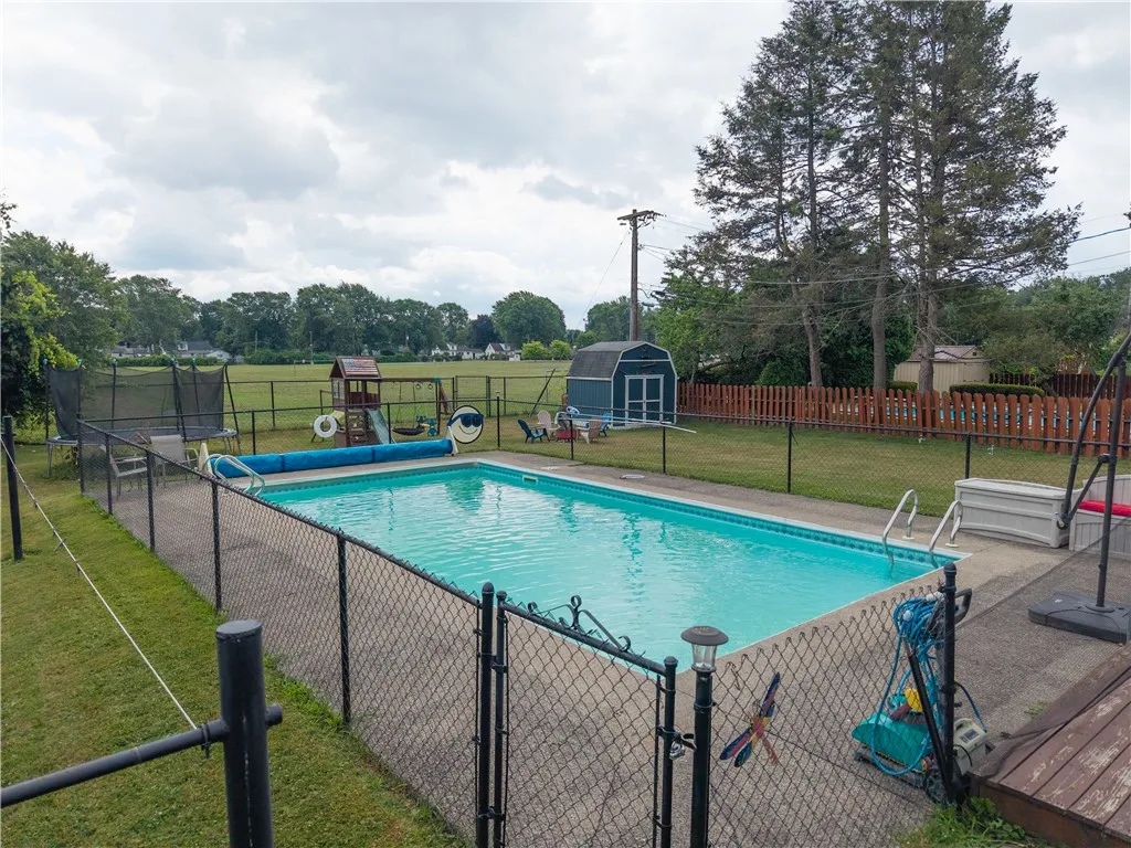 30 Rusty Lane, Greece, New York 14626, Greece, New York 14626, 4 Bedrooms Bedrooms, 7 Rooms Rooms,1 BathroomBathrooms,Residential,For Sale,30 Rusty Lane, Greece, New York 14626,R1623754