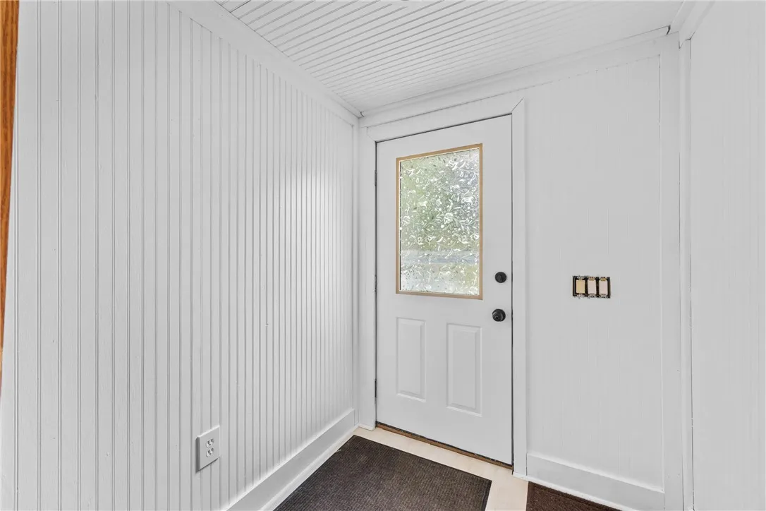 891 Whitney Road West, Perinton, New York 14450, Perinton, New York 14450, 2 Bedrooms Bedrooms, 4 Rooms Rooms,1 BathroomBathrooms,Residential,For Sale,891 Whitney Road West, Perinton, New York 14450,R1623899