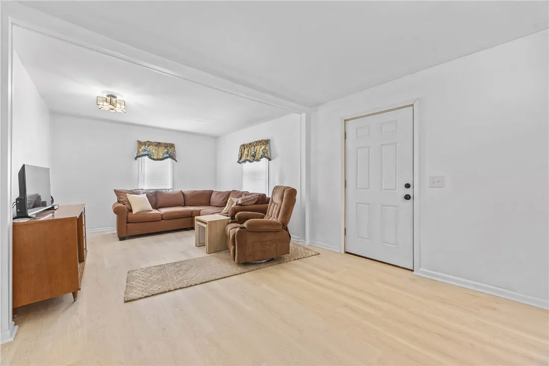 891 Whitney Road West, Perinton, New York 14450, Perinton, New York 14450, 2 Bedrooms Bedrooms, 4 Rooms Rooms,1 BathroomBathrooms,Residential,For Sale,891 Whitney Road West, Perinton, New York 14450,R1623899