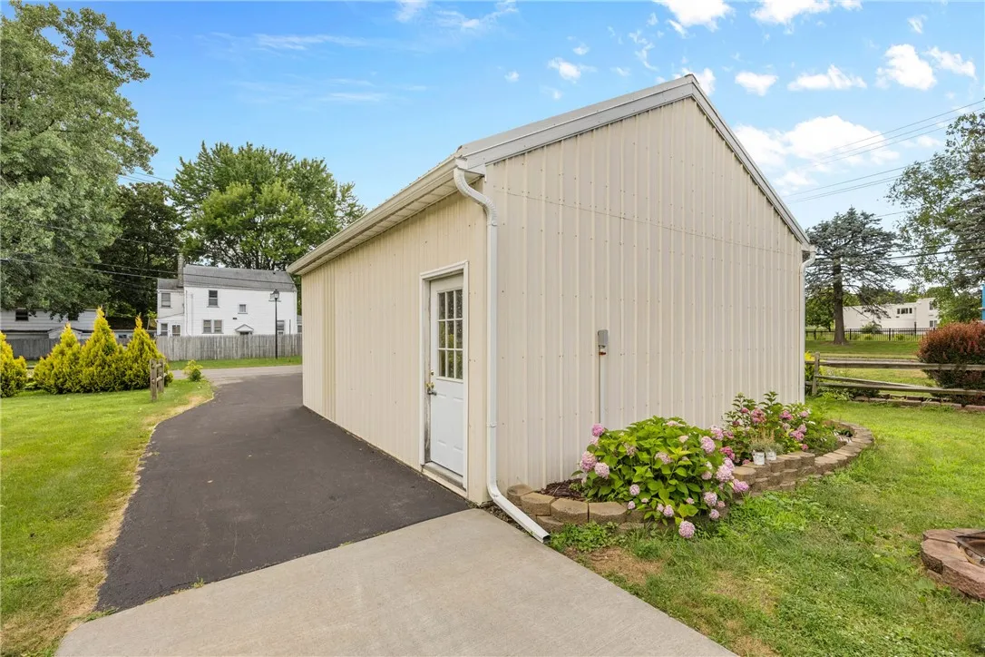 891 Whitney Road West, Perinton, New York 14450, Perinton, New York 14450, 2 Bedrooms Bedrooms, 4 Rooms Rooms,1 BathroomBathrooms,Residential,For Sale,891 Whitney Road West, Perinton, New York 14450,R1623899
