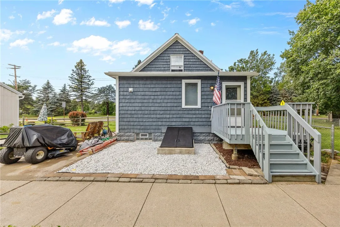 891 Whitney Road West, Perinton, New York 14450, Perinton, New York 14450, 2 Bedrooms Bedrooms, 4 Rooms Rooms,1 BathroomBathrooms,Residential,For Sale,891 Whitney Road West, Perinton, New York 14450,R1623899
