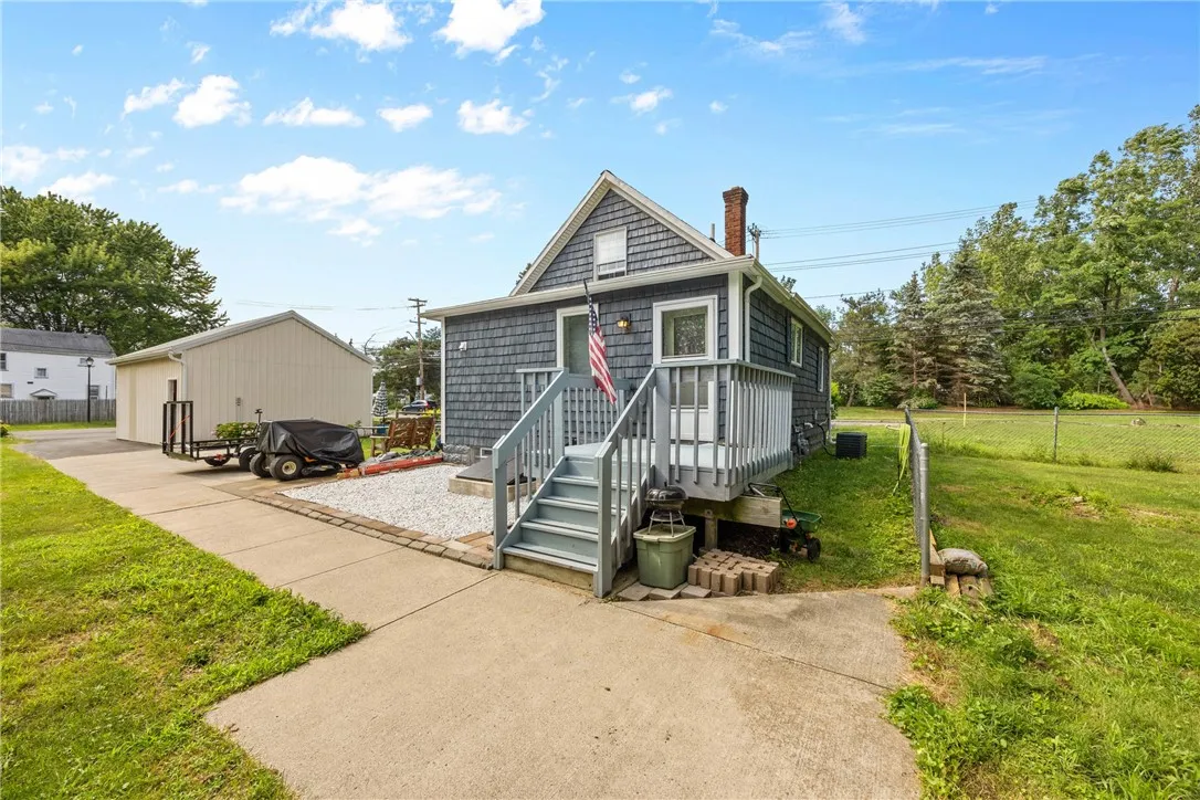 891 Whitney Road West, Perinton, New York 14450, Perinton, New York 14450, 2 Bedrooms Bedrooms, 4 Rooms Rooms,1 BathroomBathrooms,Residential,For Sale,891 Whitney Road West, Perinton, New York 14450,R1623899