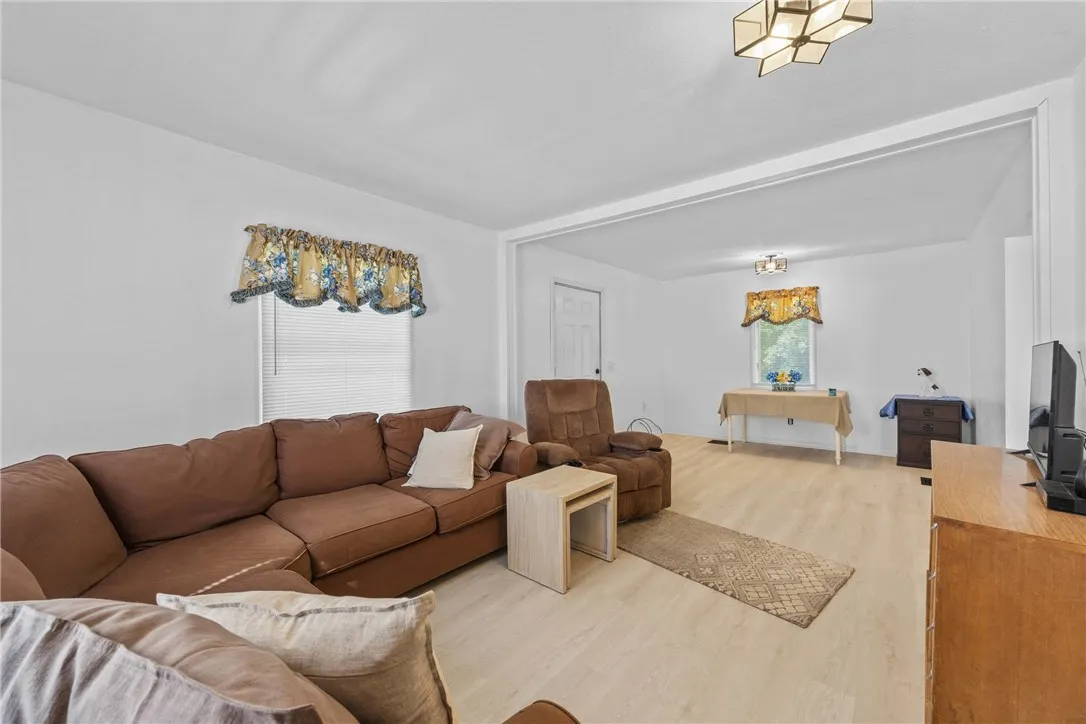 891 Whitney Road West, Perinton, New York 14450, Perinton, New York 14450, 2 Bedrooms Bedrooms, 4 Rooms Rooms,1 BathroomBathrooms,Residential,For Sale,891 Whitney Road West, Perinton, New York 14450,R1623899