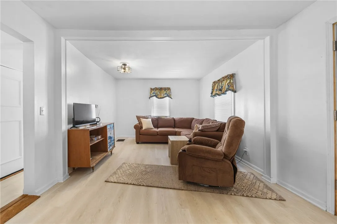 891 Whitney Road West, Perinton, New York 14450, Perinton, New York 14450, 2 Bedrooms Bedrooms, 4 Rooms Rooms,1 BathroomBathrooms,Residential,For Sale,891 Whitney Road West, Perinton, New York 14450,R1623899