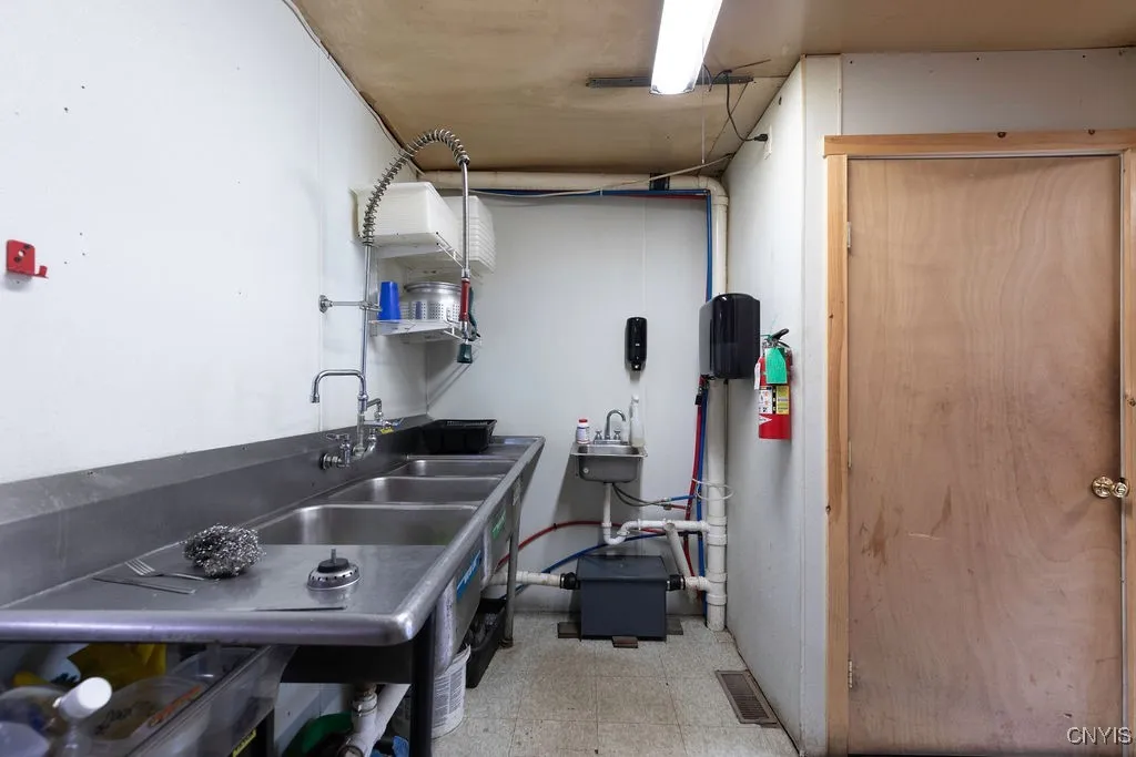 601 West Broadway, Fulton, New York 13069, Fulton, New York 13069, ,Commercial Sale,For Sale,601 West Broadway, Fulton, New York 13069,S1623403