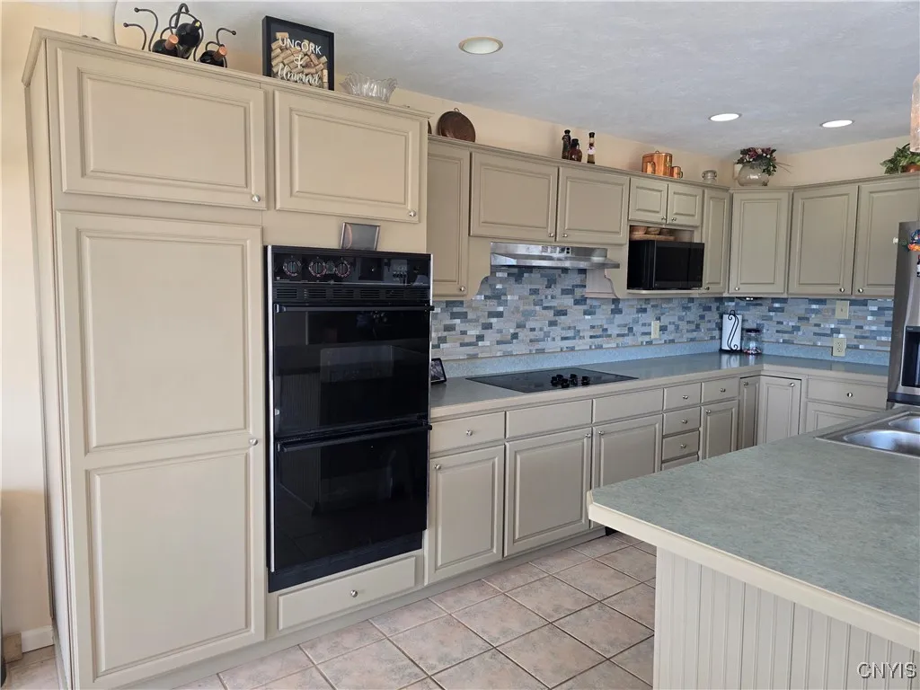 6641 Lake Shore Road North, Verona, New York 13162, Verona, New York 13162, 3 Bedrooms Bedrooms, 8 Rooms Rooms,2 BathroomsBathrooms,Residential,Closed,6641 Lake Shore Road North, Verona, New York 13162,0,S1623134