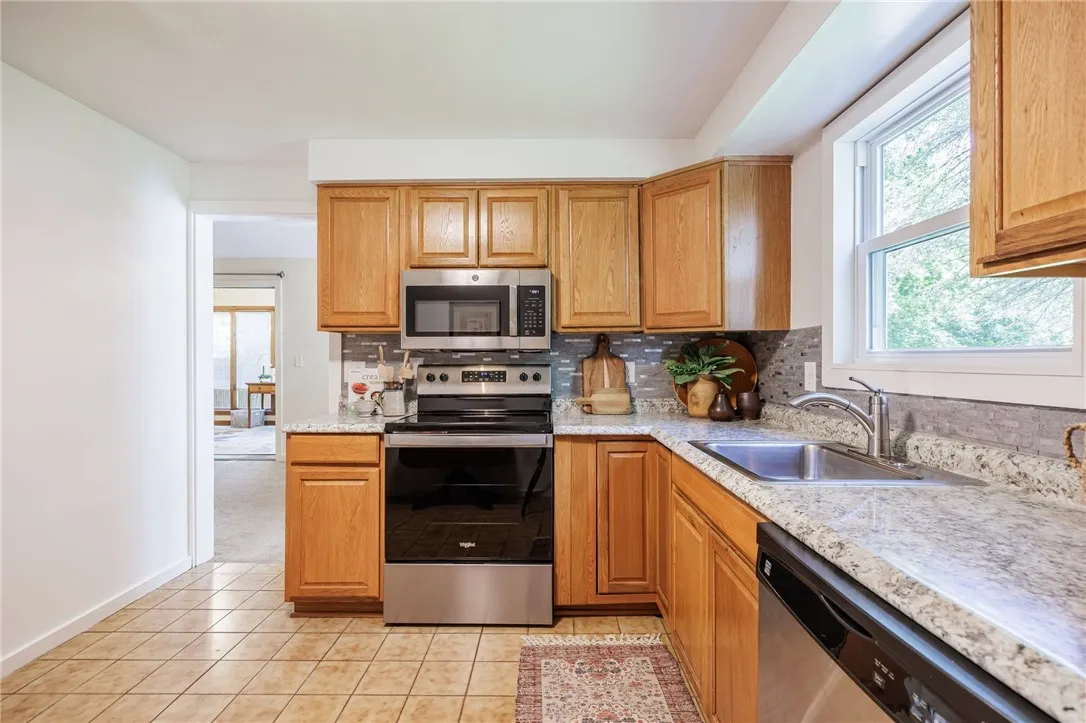 122 Countess Drive, Henrietta, New York 14586, Henrietta, New York 14586, 3 Bedrooms Bedrooms, 7 Rooms Rooms,2 BathroomsBathrooms,Residential,For Sale,122 Countess Drive, Henrietta, New York 14586,R1623605