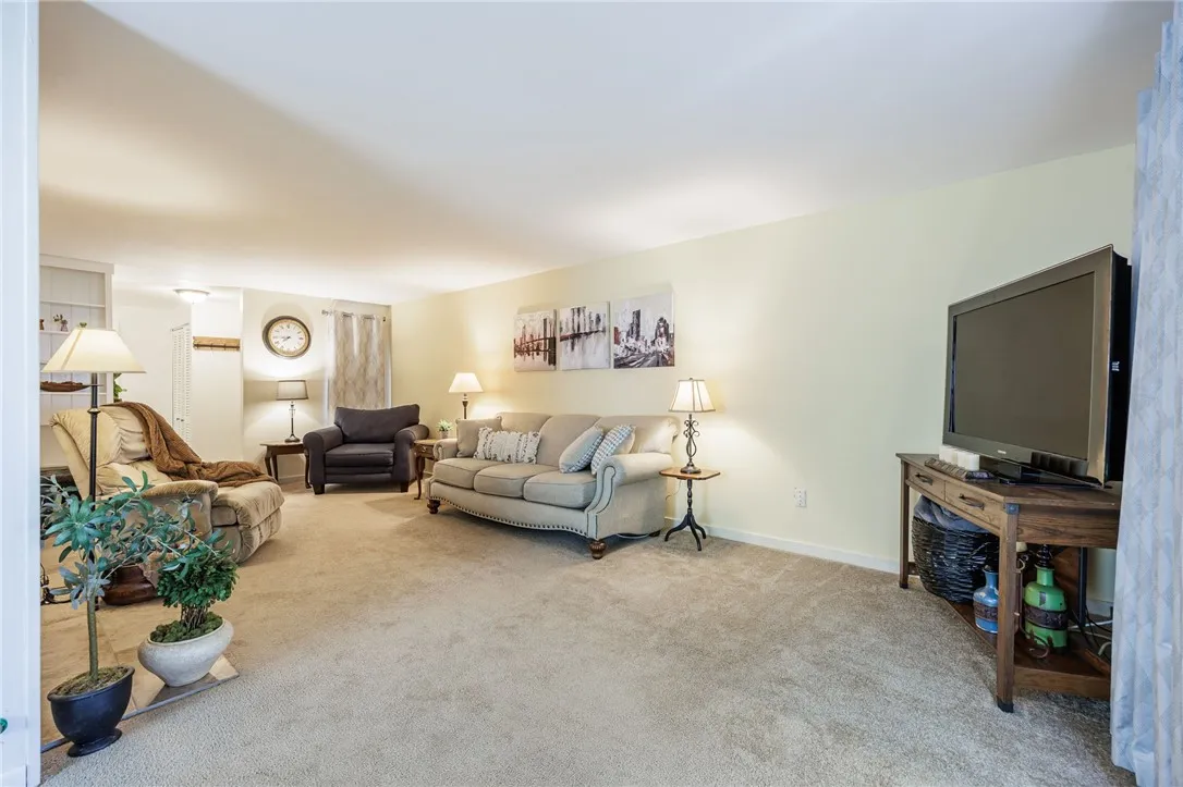 122 Countess Drive, Henrietta, New York 14586, Henrietta, New York 14586, 3 Bedrooms Bedrooms, 7 Rooms Rooms,2 BathroomsBathrooms,Residential,For Sale,122 Countess Drive, Henrietta, New York 14586,R1623605