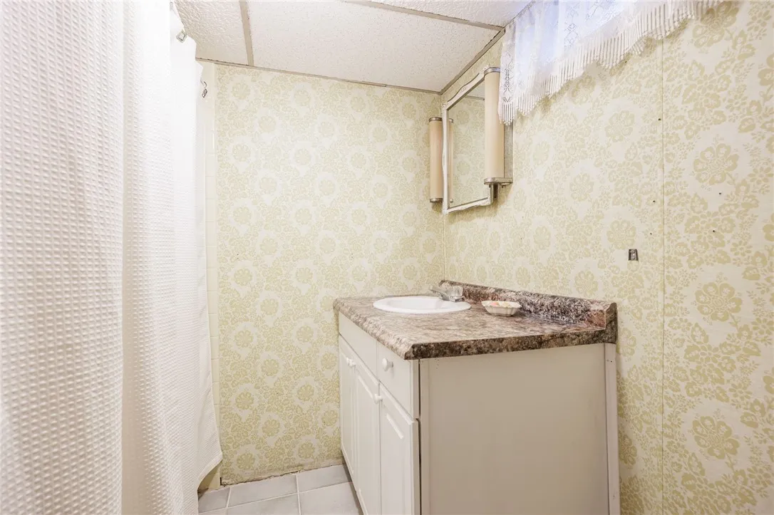 122 Countess Drive, Henrietta, New York 14586, Henrietta, New York 14586, 3 Bedrooms Bedrooms, 7 Rooms Rooms,2 BathroomsBathrooms,Residential,For Sale,122 Countess Drive, Henrietta, New York 14586,R1623605