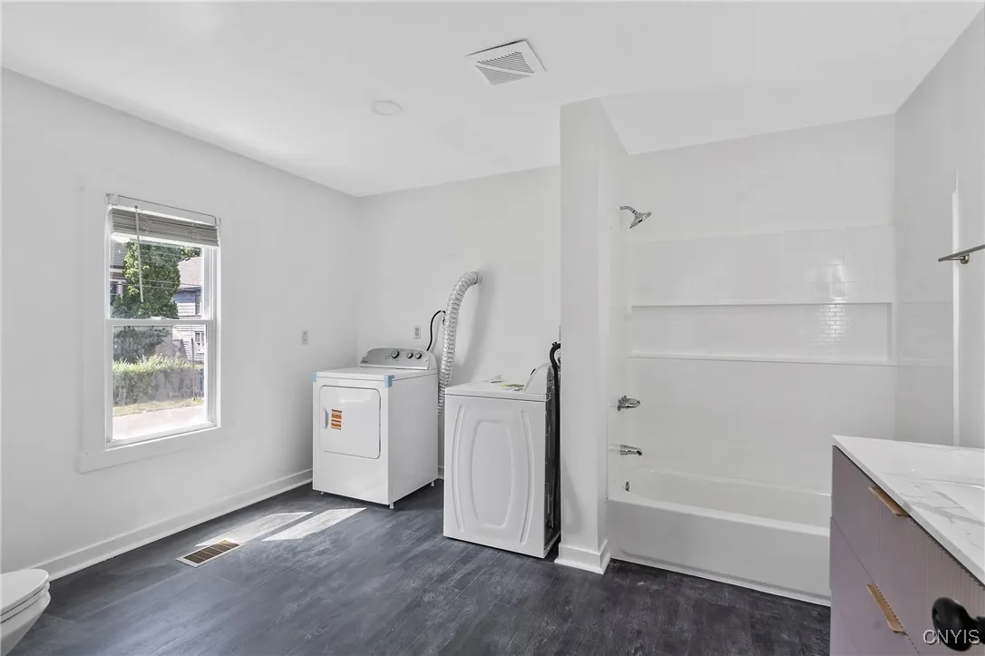 335 Bruce Street, Syracuse, New York 13224, Syracuse, New York 13224, 5 Bedrooms Bedrooms, 10 Rooms Rooms,3 BathroomsBathrooms,Residential,For Sale,335 Bruce Street, Syracuse, New York 13224,S1623908