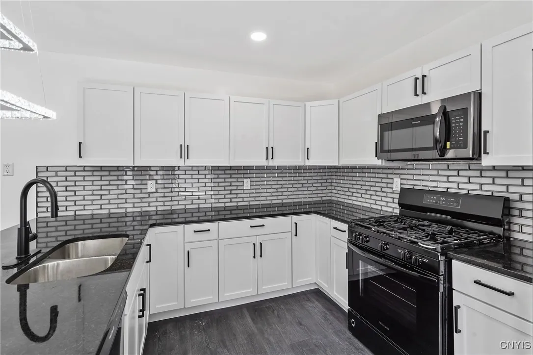 335 Bruce Street, Syracuse, New York 13224, Syracuse, New York 13224, 5 Bedrooms Bedrooms, 10 Rooms Rooms,3 BathroomsBathrooms,Residential,For Sale,335 Bruce Street, Syracuse, New York 13224,S1623908