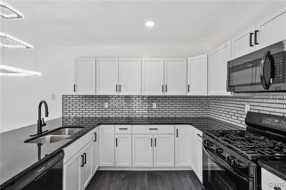 335 Bruce Street, Syracuse, New York 13224, Syracuse, New York 13224, 5 Bedrooms Bedrooms, 10 Rooms Rooms,3 BathroomsBathrooms,Residential,For Sale,335 Bruce Street, Syracuse, New York 13224,S1623908