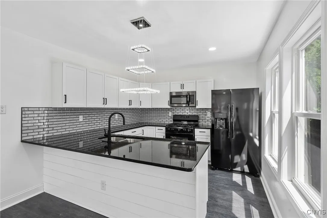 335 Bruce Street, Syracuse, New York 13224, Syracuse, New York 13224, 5 Bedrooms Bedrooms, 10 Rooms Rooms,3 BathroomsBathrooms,Residential,For Sale,335 Bruce Street, Syracuse, New York 13224,S1623908