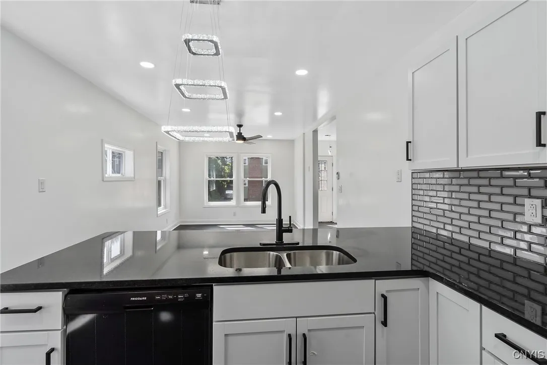 335 Bruce Street, Syracuse, New York 13224, Syracuse, New York 13224, 5 Bedrooms Bedrooms, 10 Rooms Rooms,3 BathroomsBathrooms,Residential,For Sale,335 Bruce Street, Syracuse, New York 13224,S1623908