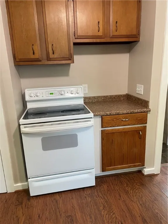 Convenient electric stove & oven.